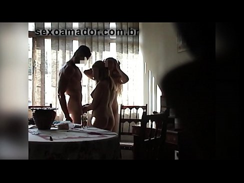 ❤️ Els amics sexuals conviden un home gegant i un trio amb ell ❤ Vídeo sexual al ca.pornolymp.ru