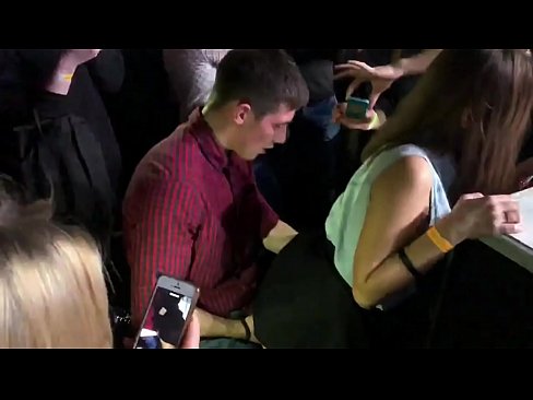 ❤️ Sexe real en una discoteca russa. Noia russa de 18 anys a l'anus i la vagina follada en una discoteca ❤ Vídeo sexual al ca.pornolymp.ru